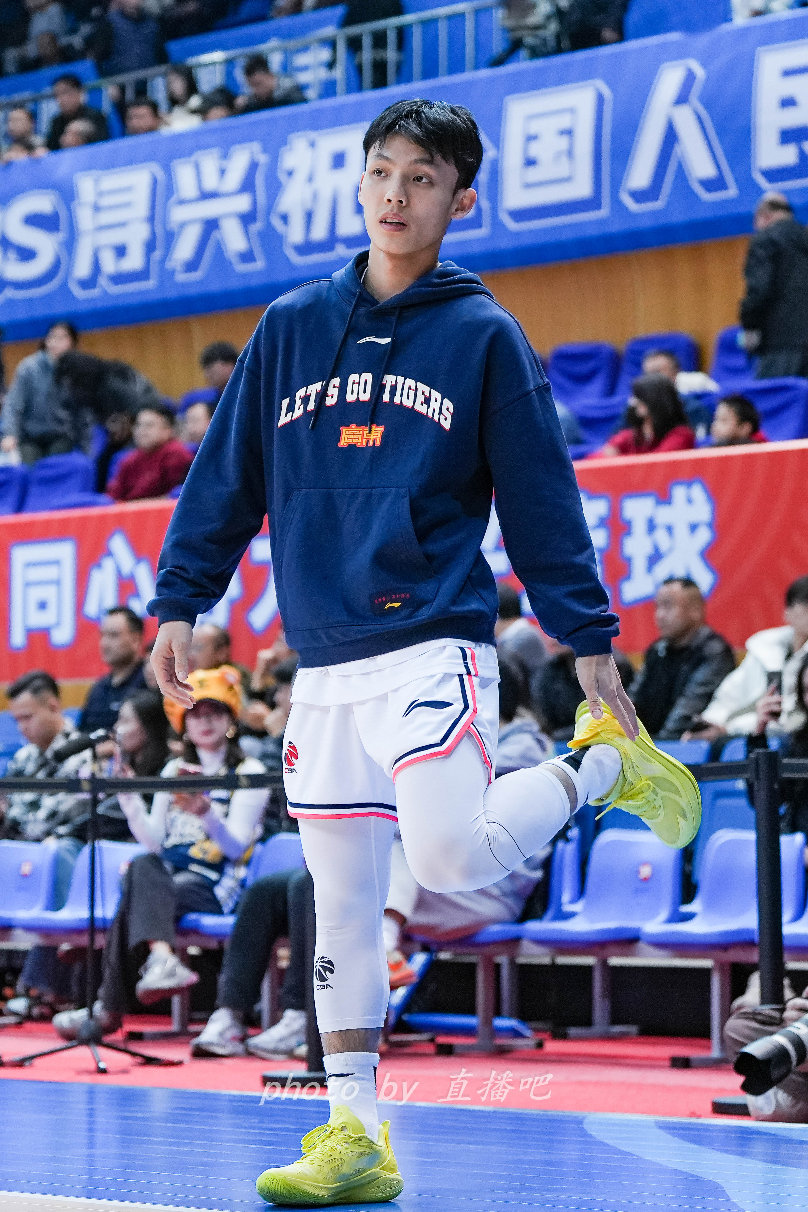 “控球中锋”!徐杰这身体素质有亿点东西