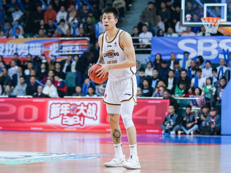攻防俱佳!张镇麟15中8拿到19分7板6助5断2帽