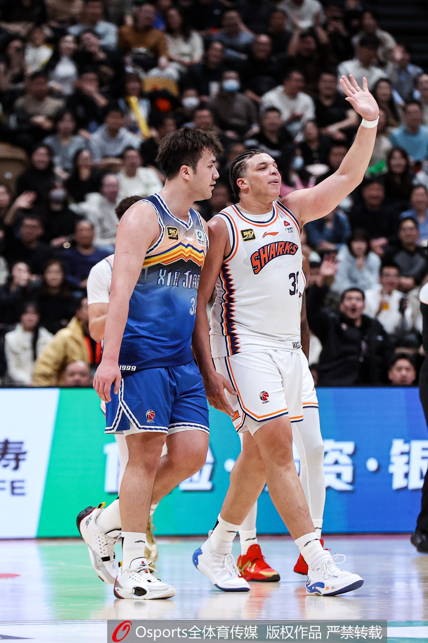 全场遭严防频频造杀伤!洛夫顿16罚15中拿19分10板 也有11次失误